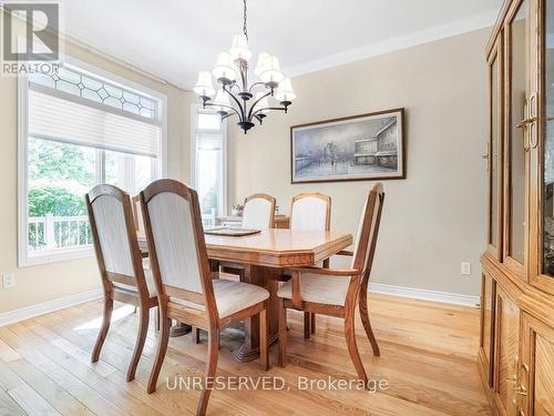 34 Briar Gate Way, New Tecumseth, ON - Indoor Photo Showing Dining Room