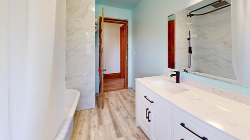 2023 Thompson Avenue, Rossland, BC - Indoor Photo Showing Bathroom