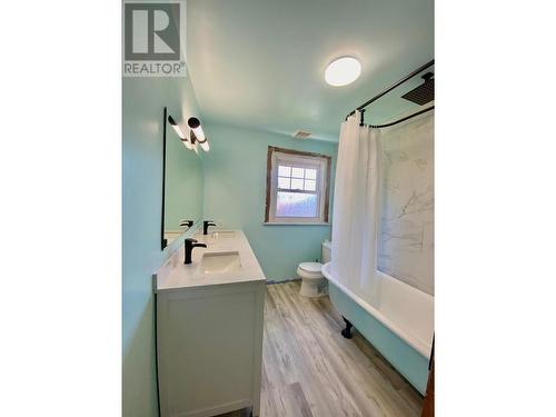 2023 Thompson Avenue, Rossland, BC - Indoor Photo Showing Bathroom