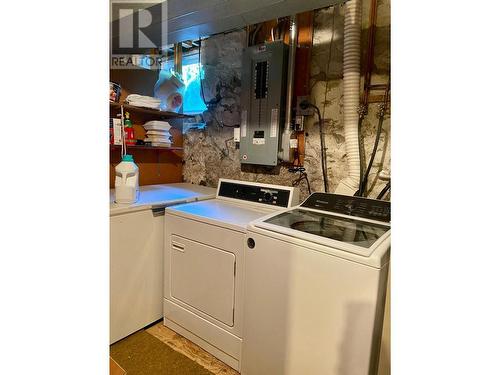 2023 Thompson Avenue, Rossland, BC - Indoor Photo Showing Laundry Room