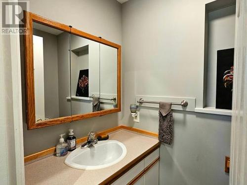 A-6855 Irvine Street, Powell River, BC - Indoor Photo Showing Bathroom