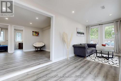 16 Third Street, Kawartha Lakes (Dunsford), ON - Indoor Photo Showing Living Room