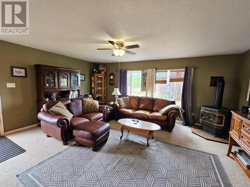 2805 Dohler Road, Smithers, BC - Indoor Photo Showing Living Room