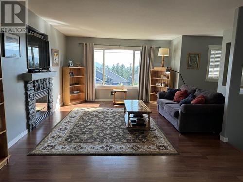 211 Foster Way, Williams Lake, BC - Indoor Photo Showing Living Room With Fireplace