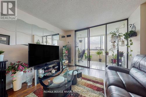 901 - 131 Torresdale Avenue, Toronto (Westminster-Branson), ON - Indoor Photo Showing Living Room