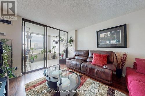 901 - 131 Torresdale Avenue, Toronto (Westminster-Branson), ON - Indoor Photo Showing Living Room