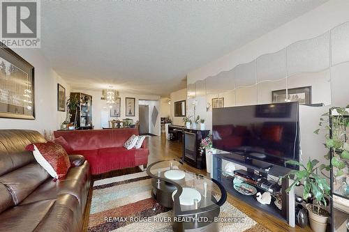 901 - 131 Torresdale Avenue, Toronto (Westminster-Branson), ON - Indoor Photo Showing Living Room