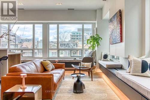 203 - 102 Bloor Street W, Toronto (Annex), ON - Indoor Photo Showing Living Room