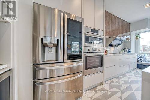 203 - 102 Bloor Street W, Toronto (Annex), ON - Indoor Photo Showing Kitchen