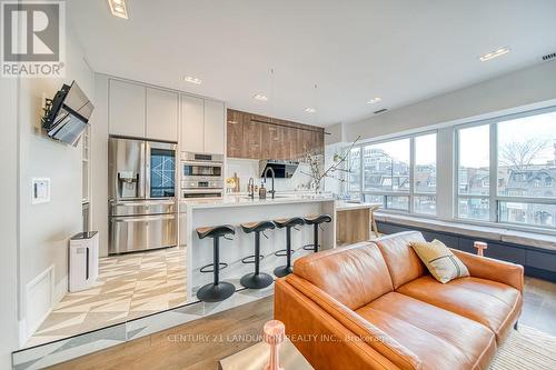 203 - 102 Bloor Street W, Toronto (Annex), ON - Indoor Photo Showing Kitchen