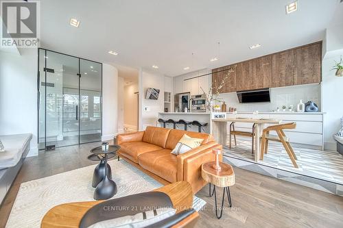 203 - 102 Bloor Street W, Toronto (Annex), ON - Indoor Photo Showing Living Room