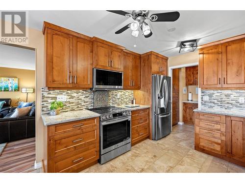 4630A Ponderosa Drive Unit# 102, Peachland, BC - Indoor Photo Showing Kitchen