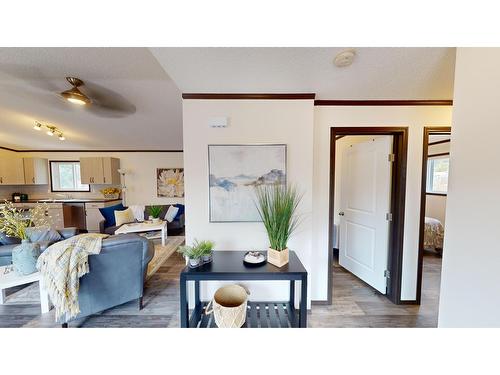 513 Pagurut Avenue W, Cranbrook, BC - Indoor Photo Showing Living Room