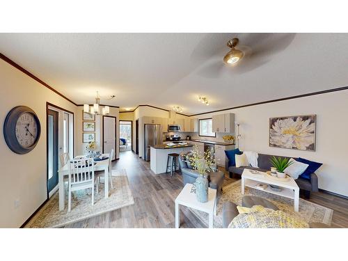 513 Pagurut Avenue W, Cranbrook, BC - Indoor Photo Showing Living Room