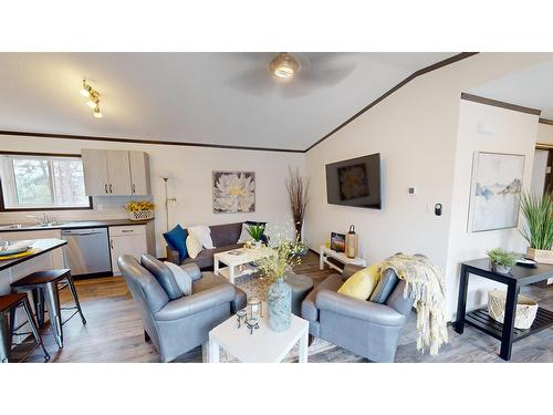 513 Pagurut Avenue W, Cranbrook, BC - Indoor Photo Showing Living Room