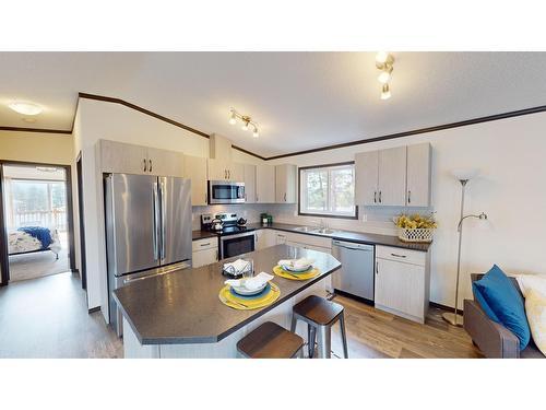 513 Pagurut Avenue W, Cranbrook, BC - Indoor Photo Showing Kitchen