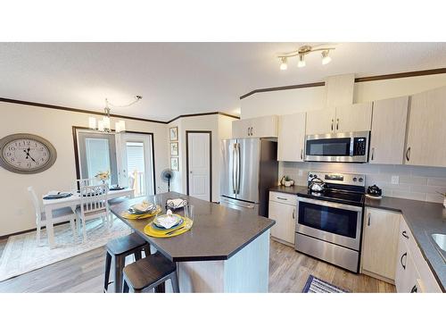 513 Pagurut Avenue W, Cranbrook, BC - Indoor Photo Showing Kitchen