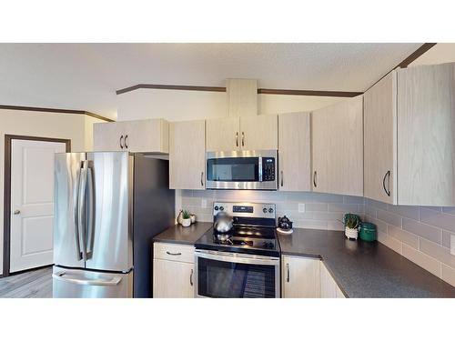 513 Pagurut Avenue W, Cranbrook, BC - Indoor Photo Showing Kitchen