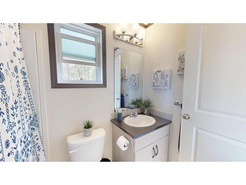 513 Pagurut Avenue W, Cranbrook, BC - Indoor Photo Showing Bathroom