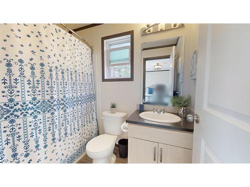 513 Pagurut Avenue W, Cranbrook, BC - Indoor Photo Showing Bathroom