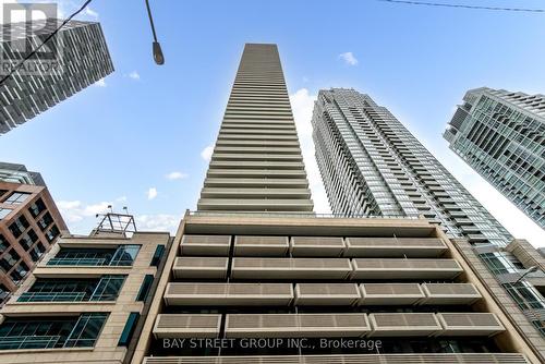 4206 - 2221 Yonge Street, Toronto (Mount Pleasant West), ON 