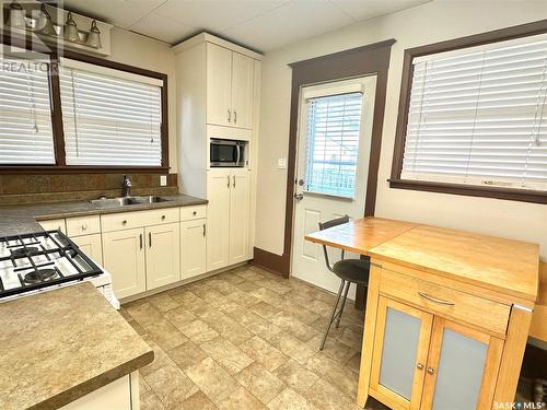 1372 98Th Street, North Battleford, SK - Indoor Photo Showing Kitchen With Double Sink