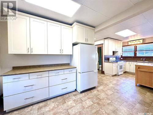 1372 98Th Street, North Battleford, SK - Indoor Photo Showing Kitchen