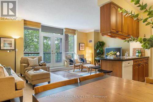 205 - 35 Boardwalk Drive, Toronto (The Beaches), ON - Indoor Photo Showing Living Room