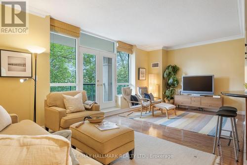 205 - 35 Boardwalk Drive, Toronto (The Beaches), ON - Indoor Photo Showing Living Room