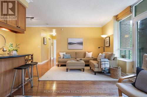 205 - 35 Boardwalk Drive, Toronto (The Beaches), ON - Indoor Photo Showing Living Room