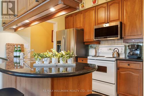 205 - 35 Boardwalk Drive, Toronto (The Beaches), ON - Indoor Photo Showing Kitchen