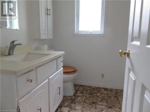 303 W Sauk Court Nw, Point Clark, ON - Indoor Photo Showing Bathroom