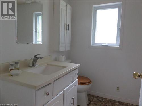 303 W Sauk Court Nw, Point Clark, ON - Indoor Photo Showing Bathroom