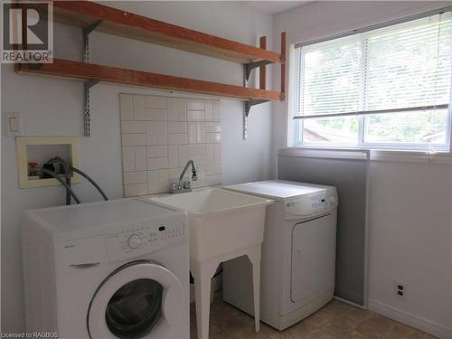 303 W Sauk Court Nw, Point Clark, ON - Indoor Photo Showing Laundry Room