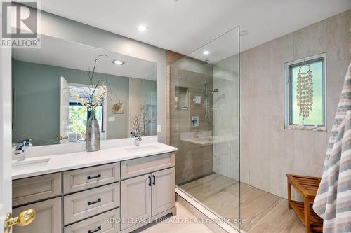 7644 Riverside Drive, Lambton Shores (Port Franks), ON - Indoor Photo Showing Bathroom