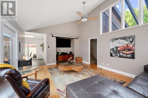 7644 Riverside Drive, Lambton Shores (Port Franks), ON - Indoor Photo Showing Living Room