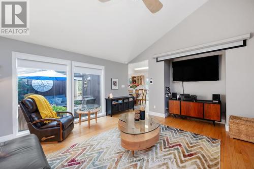 7644 Riverside Drive, Lambton Shores (Port Franks), ON - Indoor Photo Showing Living Room