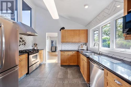 7644 Riverside Drive, Lambton Shores (Port Franks), ON - Indoor Photo Showing Kitchen