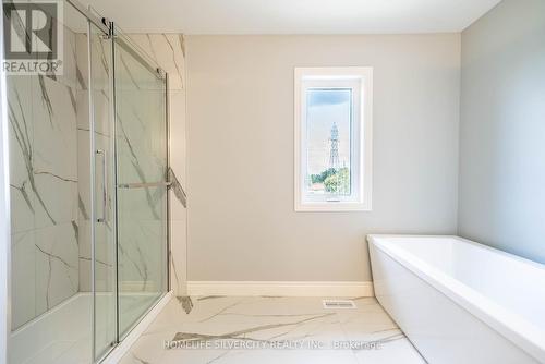 527 Bonaventure Court, Sudbury Remote Area, ON - Indoor Photo Showing Bathroom