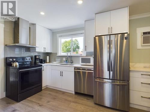 6215 Maple Drive, Osoyoos, BC - Indoor Photo Showing Kitchen