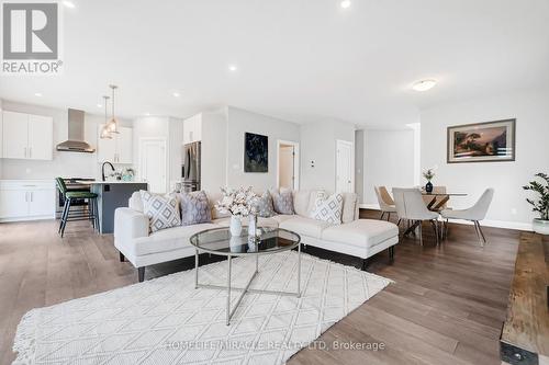 32 Kaiser Lane, Middlesex Centre (Komoka), ON - Indoor Photo Showing Living Room