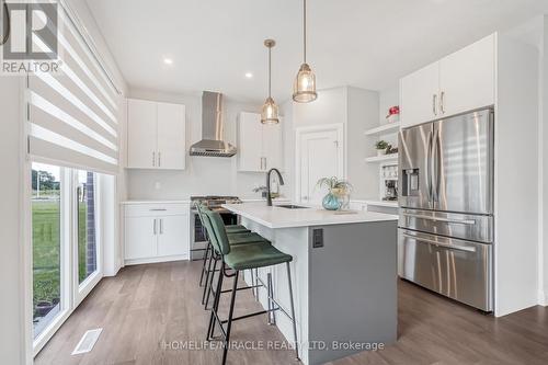 32 Kaiser Lane, Middlesex Centre (Komoka), ON - Indoor Photo Showing Kitchen With Upgraded Kitchen