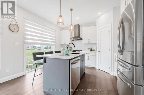 32 Kaiser Lane, Middlesex Centre (Komoka), ON - Indoor Photo Showing Kitchen With Upgraded Kitchen