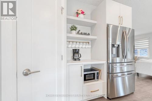 32 Kaiser Lane, Middlesex Centre (Komoka), ON - Indoor Photo Showing Kitchen