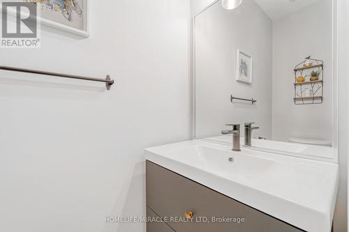 32 Kaiser Lane, Middlesex Centre (Komoka), ON - Indoor Photo Showing Bathroom