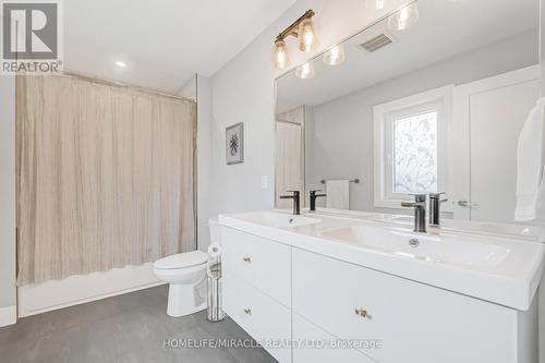 32 Kaiser Lane, Middlesex Centre (Komoka), ON - Indoor Photo Showing Bathroom