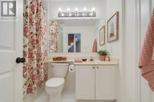 20B Leaside Park Drive, Toronto (Thorncliffe Park), ON - Indoor Photo Showing Bathroom