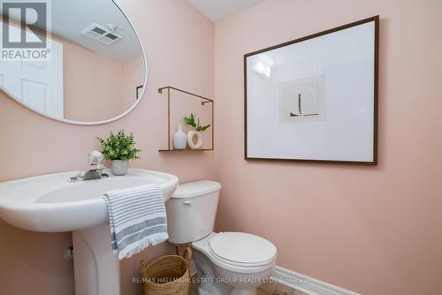 20B Leaside Park Drive, Toronto (Thorncliffe Park), ON - Indoor Photo Showing Bathroom