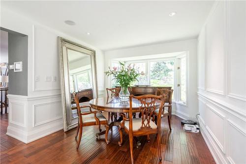 607 Edgewater Crescent, Burlington, ON - Indoor Photo Showing Dining Room