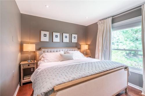 607 Edgewater Crescent, Burlington, ON - Indoor Photo Showing Bedroom